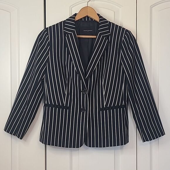 Banana Republic Navy & White Vertical Striped Blazer Two Button Pockets Size 8 - Picture 2 of 10